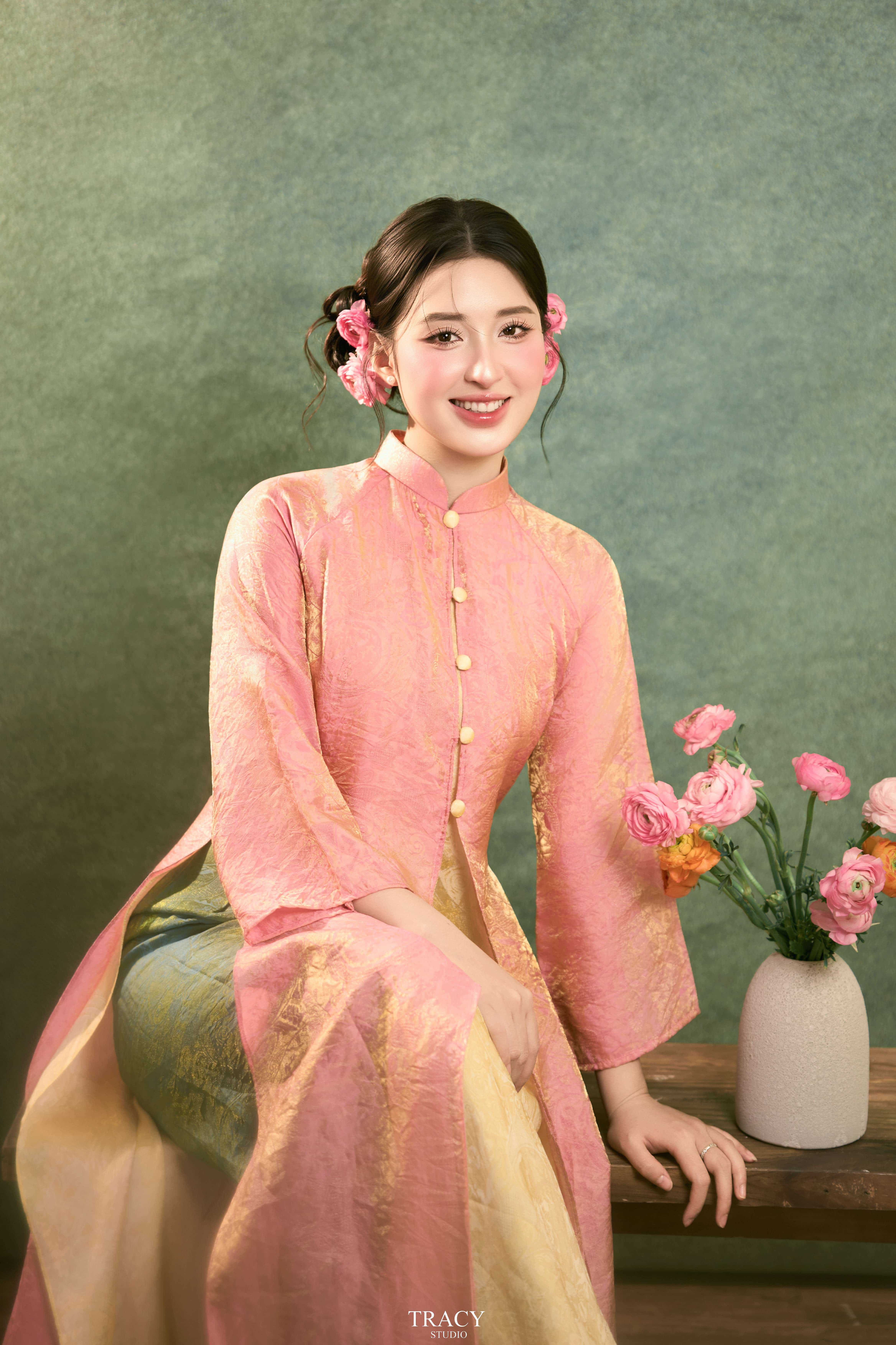 frontend/img/gallery/tinh-khoi-ao-dai-viet/tracy-studio-chup-concept-tet-diep-hong (6).jpg